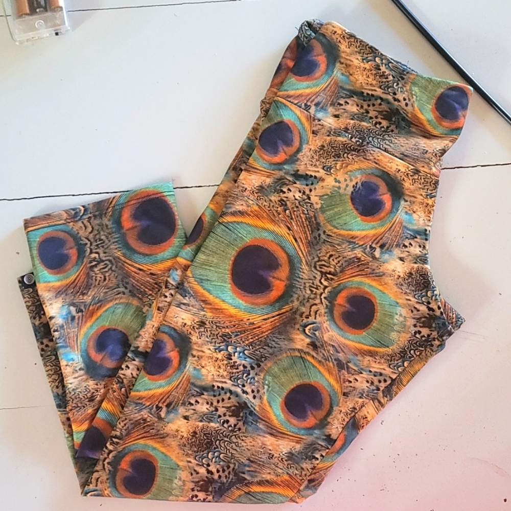 Onzie leggings peacock feather crop length
